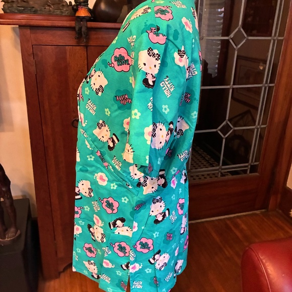 "Sanrio, Hello Kitty" scrub top, M, short sleeve, Excellent, used condition - Picture 4 of 10